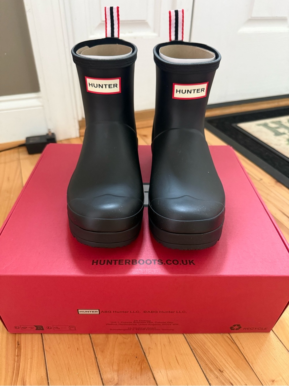 New In Box Hunter Play Short Boots Black Women’s Size 6